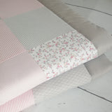 Krabbeldecke Blümchen, Babydecke mit Namen, Patchworkdecke Taupe - Rosa